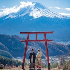 富士屋を背景に二人の幸せをお祈りしての特別な日の撮影